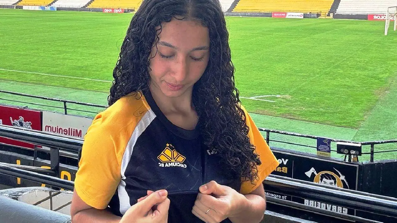 ADOLESCENTE DE VAZANTE É CONTRATADA PELA EQUIPE DE FUTEBOL FEMININO DO CRICIÚMA