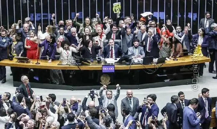 BANCADA MINEIRA VOTA EM PESO A FAVOR DA PEC QUE ACABA COM A ESCALA 6X1