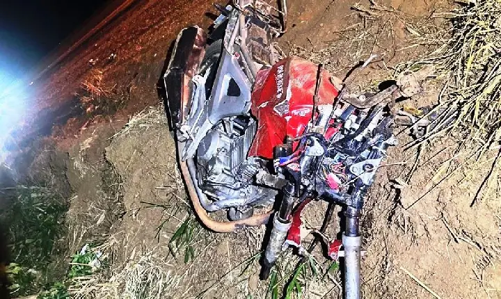 BATIDA DURANTE ULTRAPASSAGEM ARRANCA FRENTE DE MOTO E MATA CONDUTOR NA MG-354