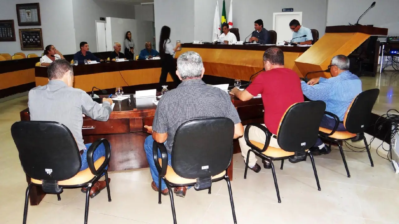 CÂMARA MUNICIPAL DE VAZANTE REALIZA SESSÃO PARA ENTREGA DE TÍTULOS DE CIDADANIA HONORÁRIA