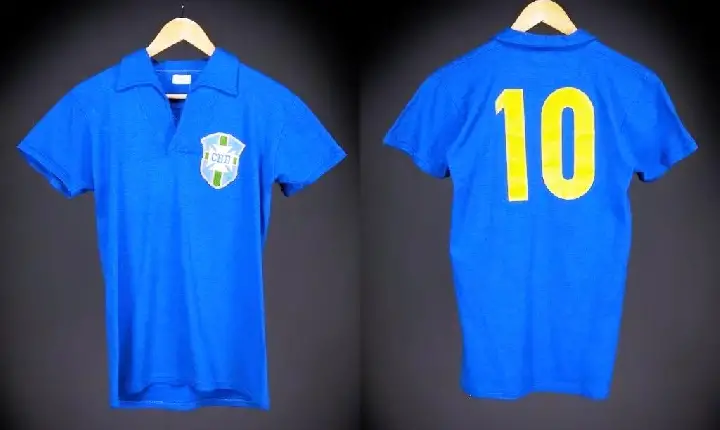 CAMISA USADA POR PELÉ NA COPA DE 1958 VAI A LEILÃO COM VALOR ESTIMADO EM R$ 30 MILHÕES