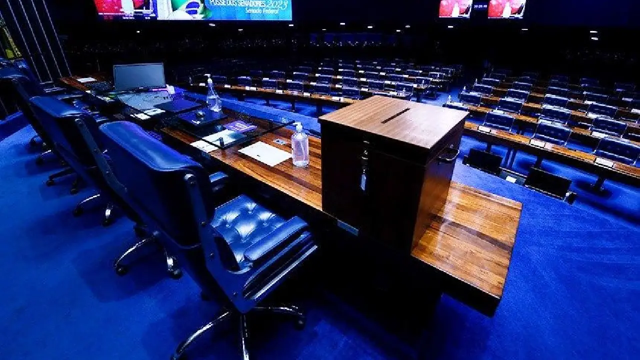 CONGRESSO ENTRA EM RECESSO SEM VOTAR PEC PROPONDO O FIM DA ESCALA 6X1