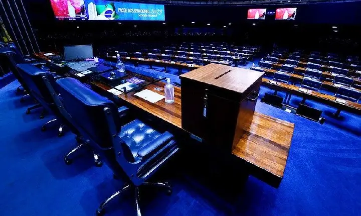 CONGRESSO ENTRA EM RECESSO SEM VOTAR PEC PROPONDO O FIM DA ESCALA 6X1