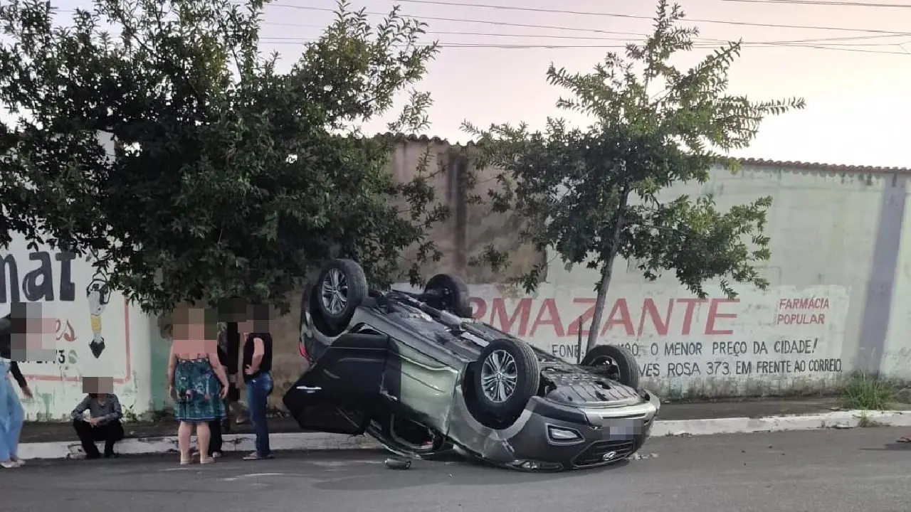 DESRESPEITO A PARADA OBRIGATÓRIA CAUSA ACIDENTE COM CAPOTAMENTO EM VAZANTE