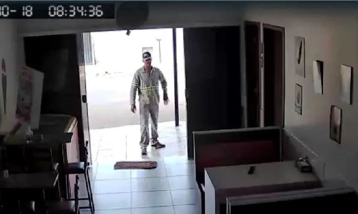 DONA DE SORVETERIA EM VAZANTE SE RECUSA A ENTREGAR DINHEIRO A  ASSALTANTE