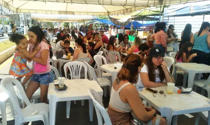 EVENTO DO CENTRO CULTURAL CELEBRA DIA DO TURISMO COM FEIRA LIVRE EM VAZANTE