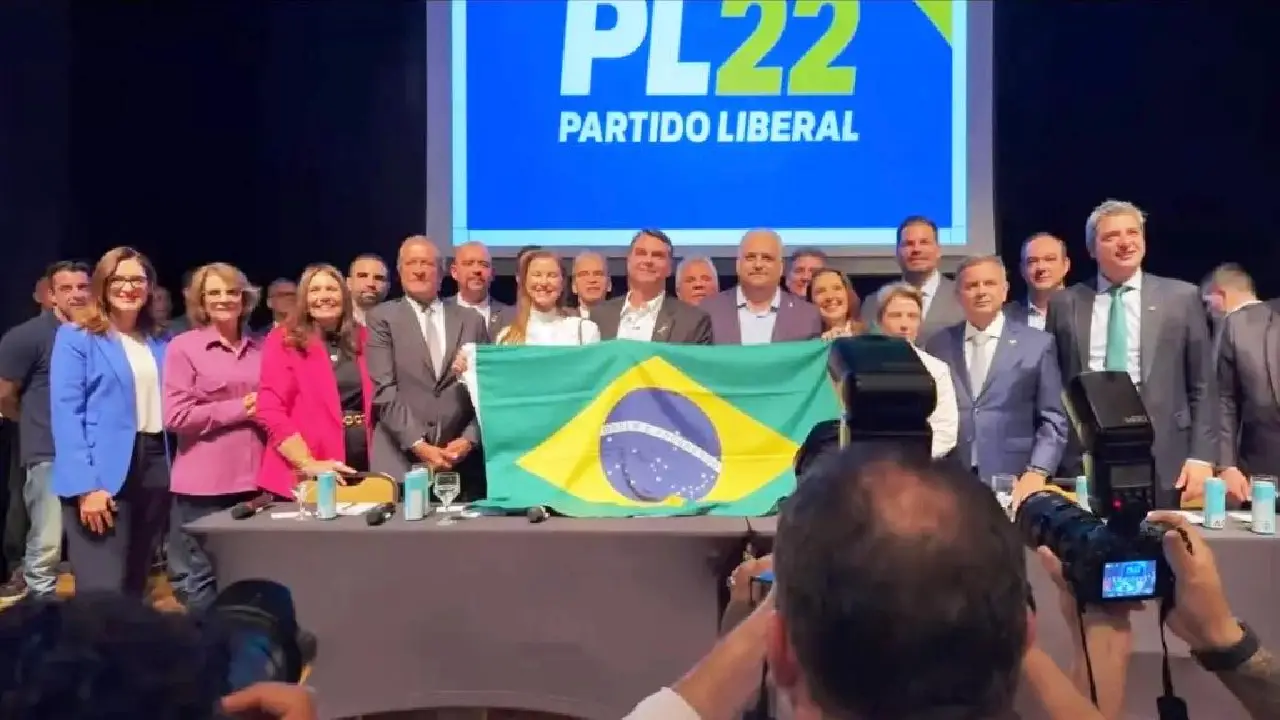 FLÁVIO BOLSANARO ESCOLHE DEPUTADO FEDERAL COMO SEU VICE NA CHAPA DO PL