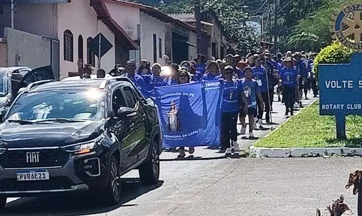 GRUPO DE ROMEIROS COMPLETA A 17ª CAMINHADA DA FÉ DE PARACATU A VAZANTE