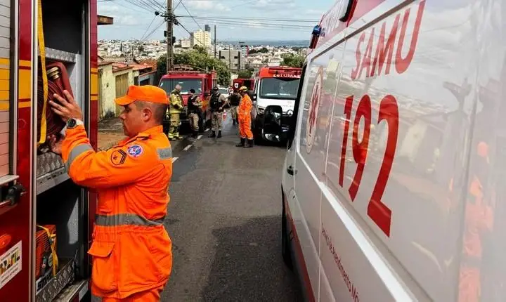 HOMEM EM SURTO PSICÓTICO PROVOCA VAZAMENTO DE GÁS E AMEAÇA INCENDIAR CASA DA MÃE