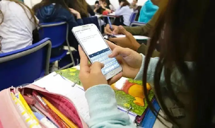 MAIS DE 90% DAS ESCOLAS BRASILEIRAS JÁ APLICAM LEI DE RESTRIÇÃO DO CELULAR
