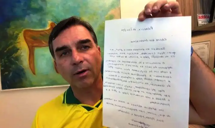 MINISTRO DO STF SUSPENDE VISITAS DE FLÁVIO A JAIR BOLSONARO POR 90 DIAS
