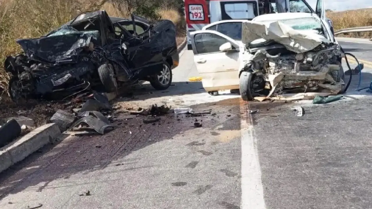 MOTORISTA TRANSPORTANDO DROGA TENTA FUGIR DA PRF E PROVOCA ACIDENTE COM SETE MORTOS