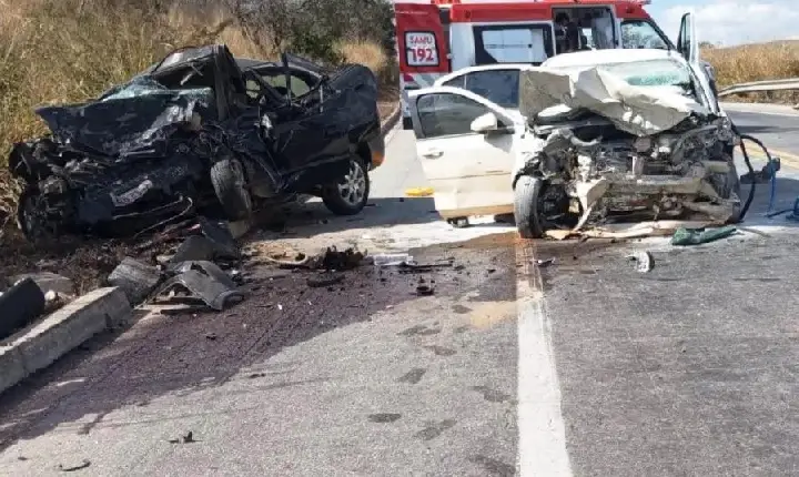 MOTORISTA TRANSPORTANDO DROGA TENTA FUGIR DA PRF E PROVOCA ACIDENTE COM SETE MORTOS