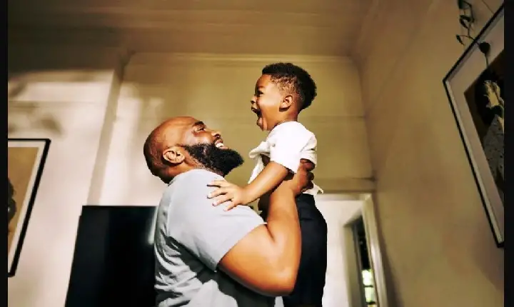 NÚMERO DE HOMENS QUE CRIAM SEUS FILHOS SOZINHOS CRESCE NO BRASIL