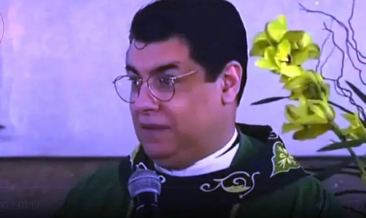 PADRE ACONSELHA NOIVA A DESISTIR DO CASAMENTO APÓS NOIVO IMPOR LISTA COM 13 EXIGÊNCIAS EM MINAS