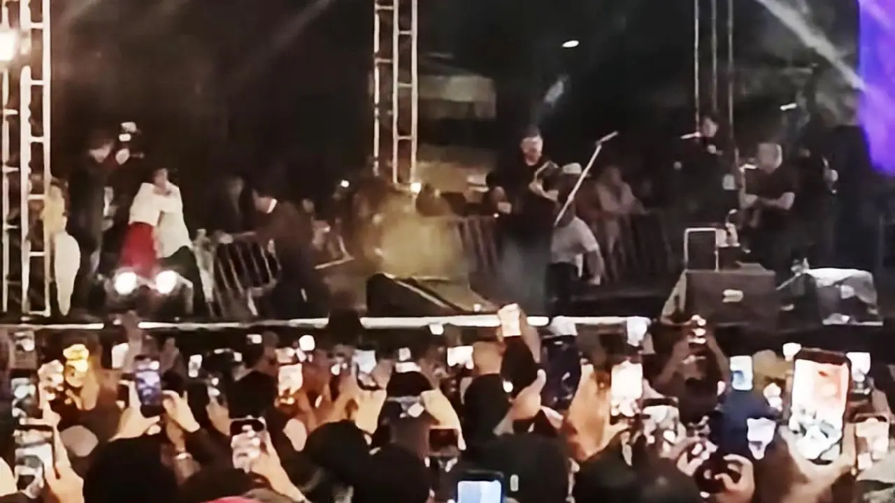 PARTE DO PALCO CAI DURANTE SHOW DE AMADO BATISTA EM FESTA DE SÃO JOÃO NA BAHIA