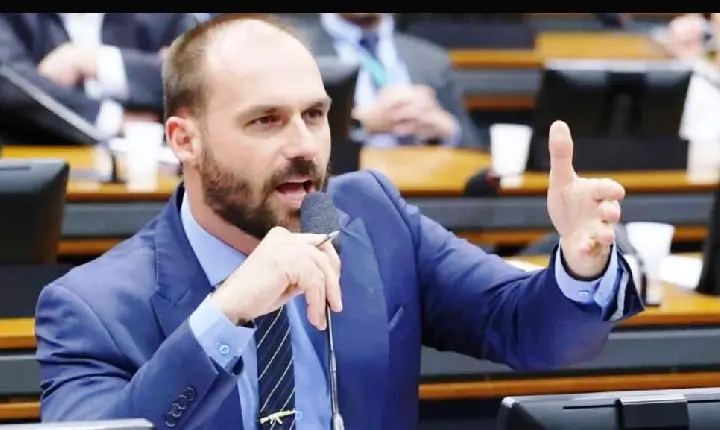 PF CITA EDUARDO BOLSONARO EM PROCESSO ADMINISTRATIVO POR ABANDONO DE CARGO