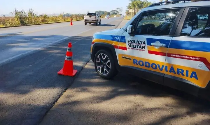 POLÍCIA RODOVIÁRIA DE VAZANTE PRENDE HOMEM QUE AGREDIU E AMEAÇOU MULHER COM MACHADINHA