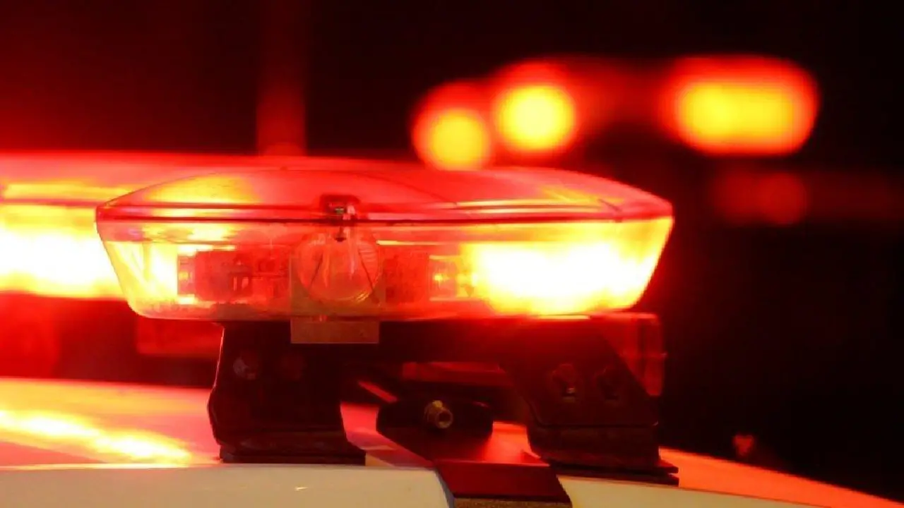 POLICIAIS MILITARES USAM GRANADAS DE LUZ E GÁS LACRIMOGÊNIO PARA ENCERRAR LUAL EM VAZANTE