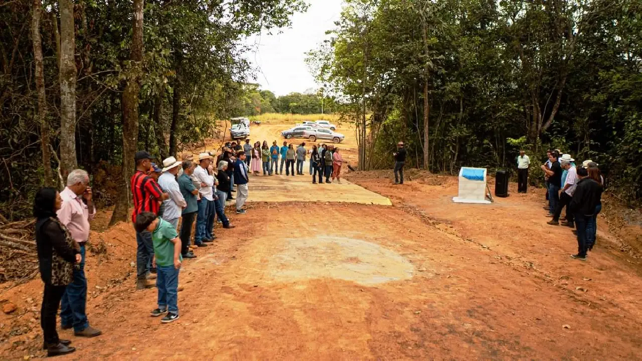 PREFEITURA DE VAZANTE INAUGURA NOVA PONTE SOBRE CÓRREGO NA COMUNIDADE DA CACHOEIRA