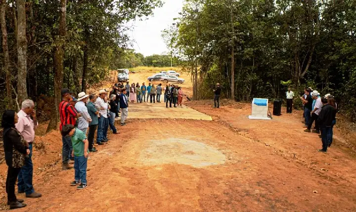 PREFEITURA DE VAZANTE INAUGURA NOVA PONTE SOBRE CÓRREGO NA COMUNIDADE DA CACHOEIRA