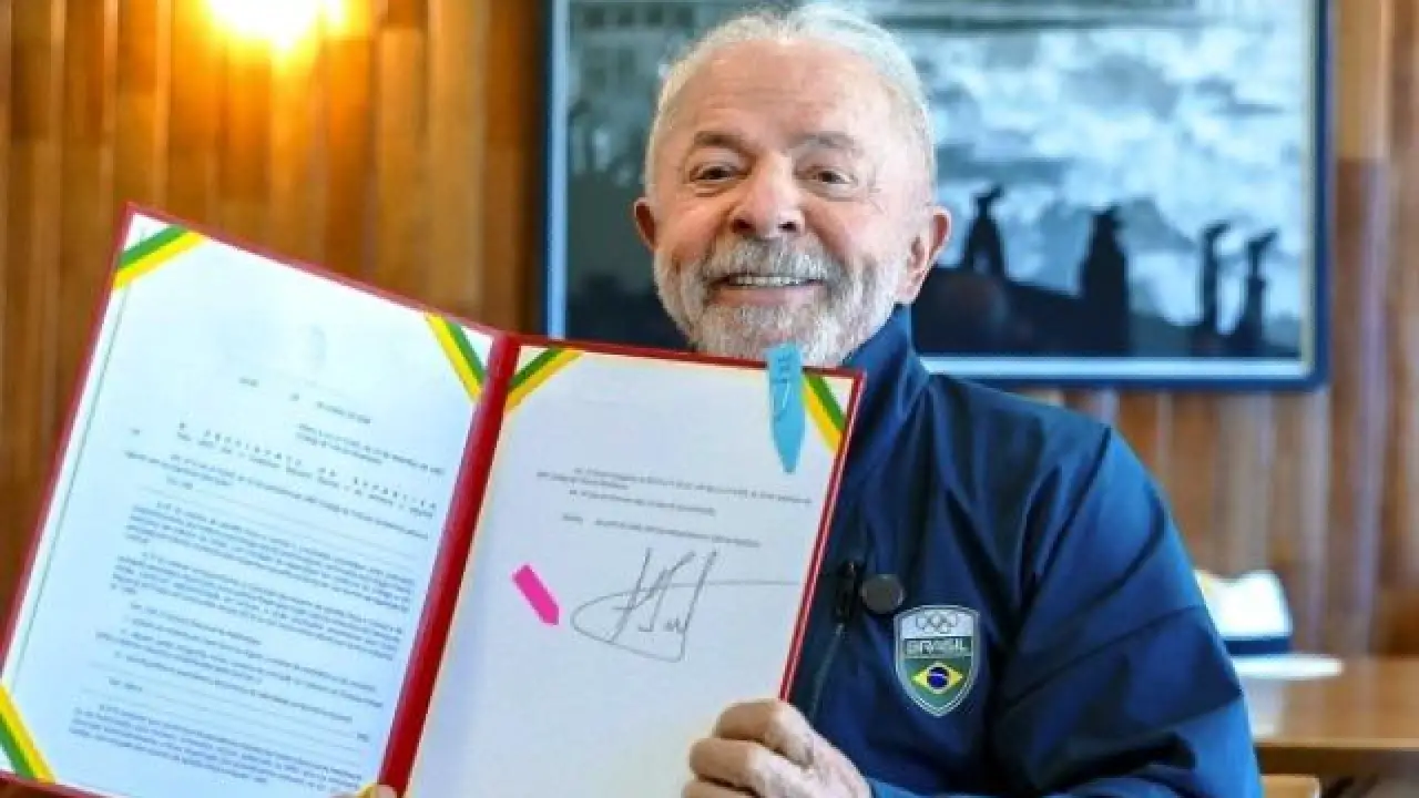 PRESIDENTE LULA SANCIONA PROJETO DE LEI QUE PREVÊ RENOVAÇÃO AUTOMÁTICA DA CNH