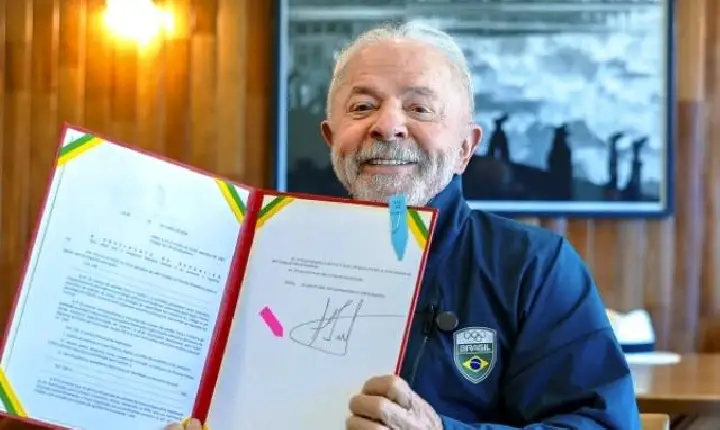 PRESIDENTE LULA SANCIONA PROJETO DE LEI QUE PREVÊ RENOVAÇÃO AUTOMÁTICA DA CNH