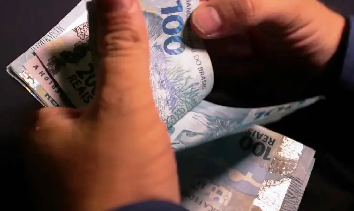 PROJETO DE LEI ORÇAMENTÁRIA PREVÊ SALÁRIO MÍNIMO DE R$ 1.741 PARA 2027