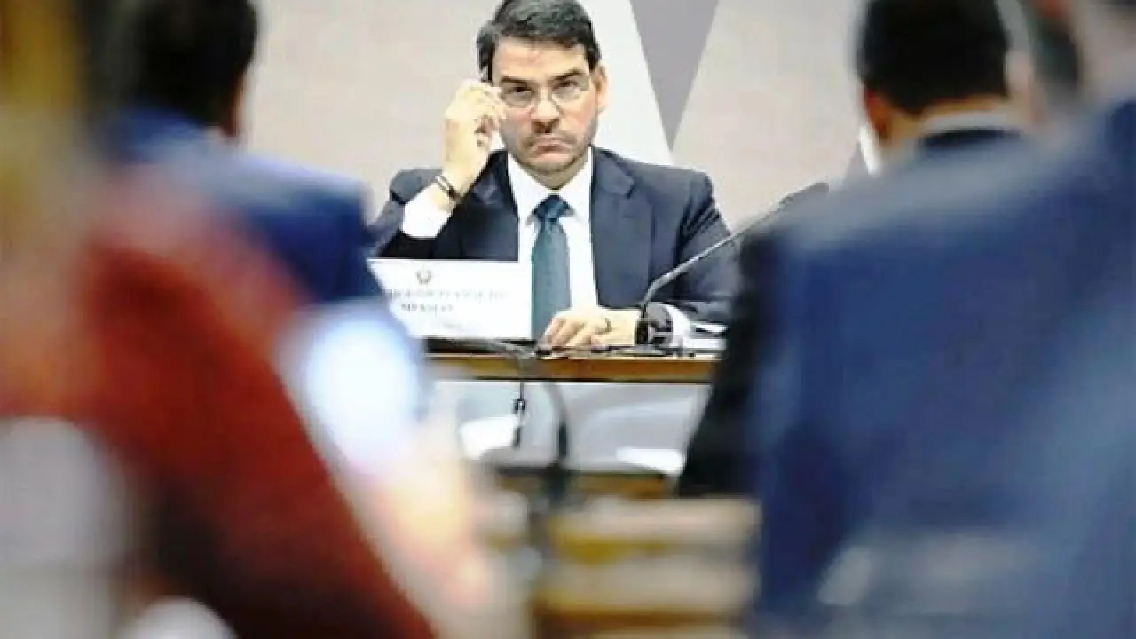 SENADORES REJEITAM ADVOGADO INDICADO PELO PRESIDENTE LULA PARA O STF