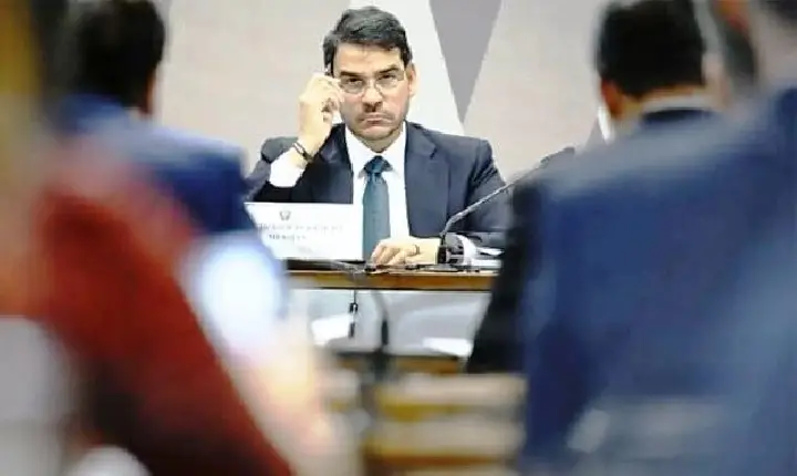 SENADORES REJEITAM ADVOGADO INDICADO PELO PRESIDENTE LULA PARA O STF