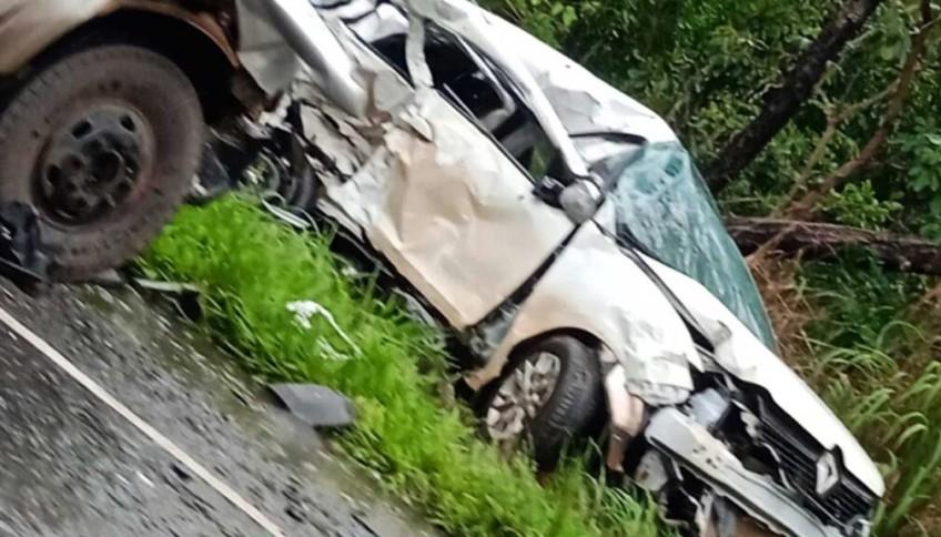 JOÃO PINHEIRO: MOTORISTA MORRE EM ACIDENTE ENVOLVENDO CARRO E CAMINHÃO NA BR-040