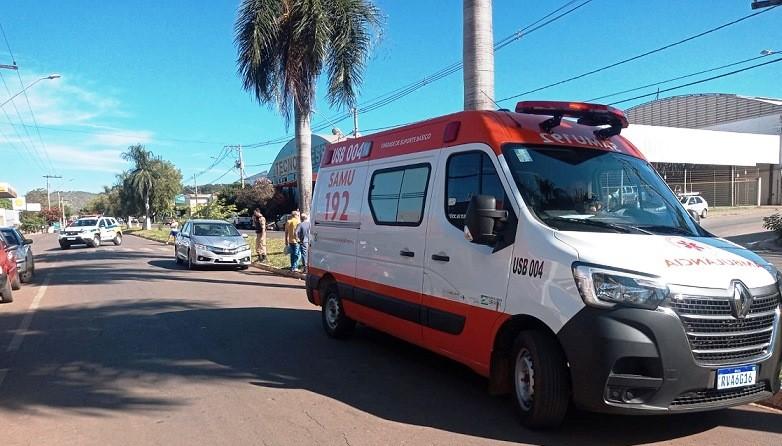 SAMU ATENDE VÍTIMA DE ATROPELAMENTO NA AVENIDA TANCREDO NEVES EM VAZANTE