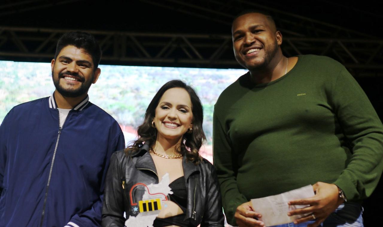 BÁRBARA ROSA VENCE FASE CLASSIFICATÓRIA NA CATEGORIA INTÉRPRETES LOCAIS DO 16º FESTIVAZ