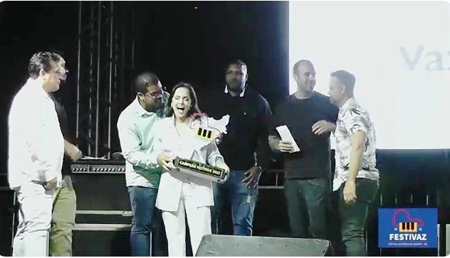 BÁRBARA ROSA VENCE MAIS UMA EDIÇÃO DO FESTIVAL DE MÚSICA DE VAZANTE