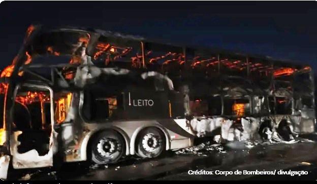 VÍDEO: ÔNIBUS PEGA FOGO COM 59 PASSAGEIROS NO NORTE DE MINAS