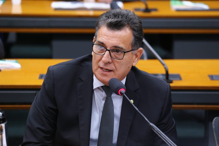 Comissão aprova projeto que prevê modalidade de licitação para armas e munições