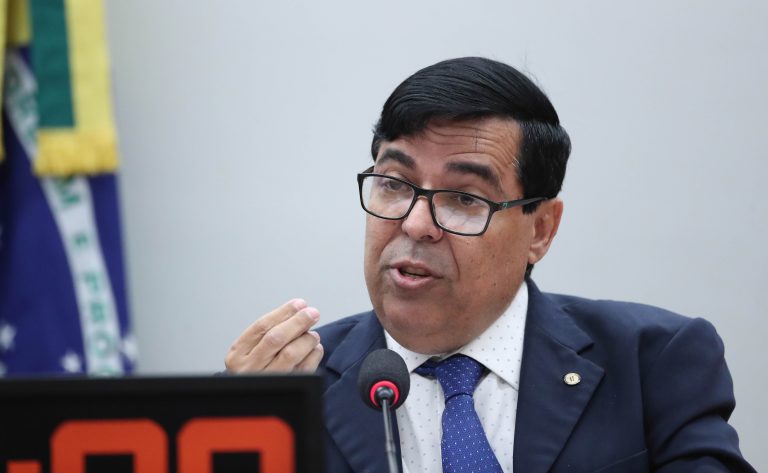 Comissão de Trabalho debate crime de demissão por motivo ideológico