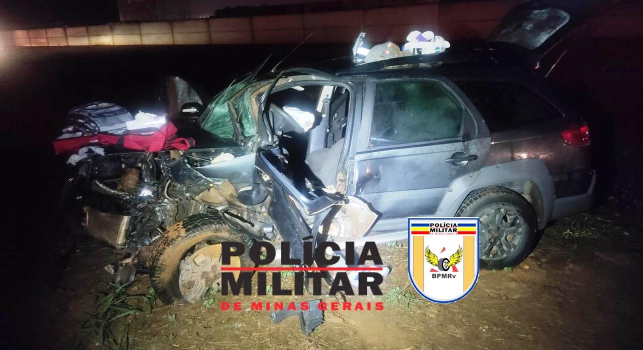 MULHER MORRE E SETE PESSOAS FICAM FERIDAS APÓS COLISÃO FRONTAL EM SÃO GOTARDO