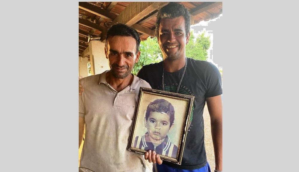 PAI E FILHO SE REENCONTRAM APÓS 26 DE SEPARAÇÃO EM VAZANTE