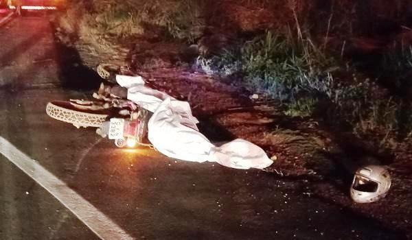 PATOS DE MINAS: MOTOCICLISTA MORRE APÓS COLIDIR COM CARRETA NA REGIÃO DA SERRINHA