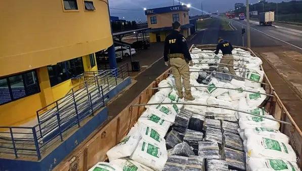 PRF APREENDE MAIS DE DUAS TONELADAS DE MACONHA NO TRIÂNGULO MINEIRO