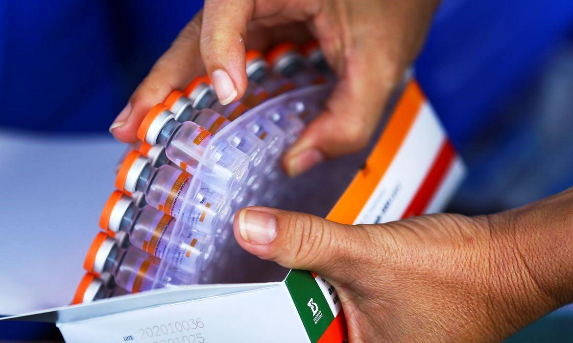 BRASIL PERDEU R$ 1,2 BILHÃO COM VACINAS VENCIDAS DURANTE A PANDEMIA DA COVID-19