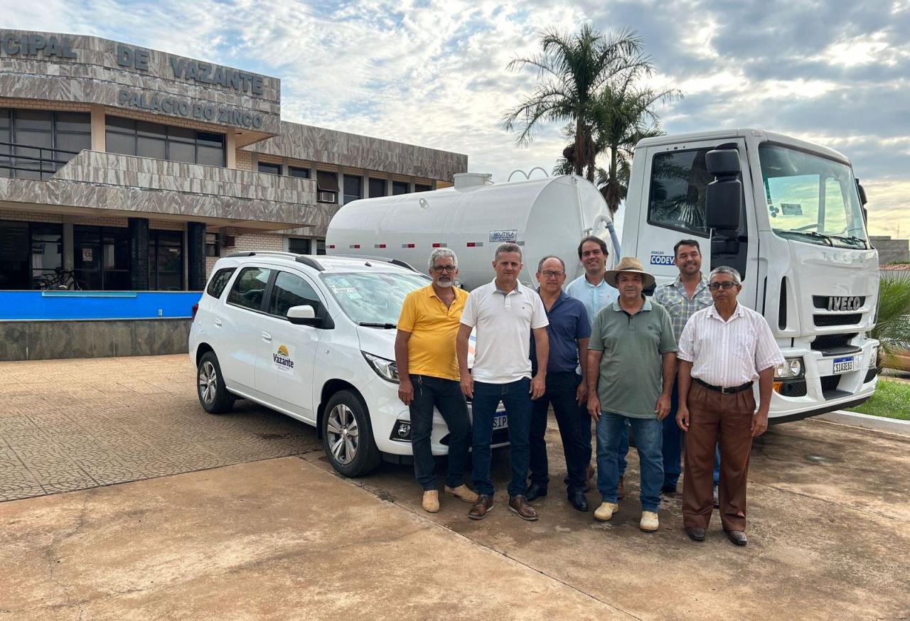 DEPUTADA VIABILIZA AQUISIÇÃO DE VEÍCULOS E DESTINA RECURSOS PARA A PREFEITURA DE VAZANTE