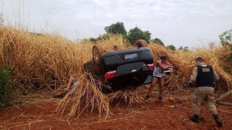 HOMEM É PRESO APÓS ROUBAR E CAPOTAR CARRO DE APLICATIVO EM COROMANDEL