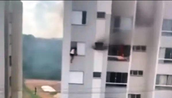 MENINA QUE PÔS FOGO EM APARTAMENTO DOS AVÓS ESTAVA DE CASTIGO POR PESQUISAR SOBRE BRUXARIA