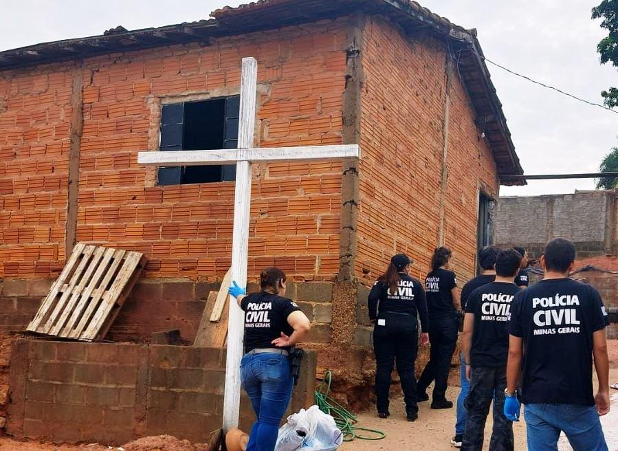 POLÍCIA CIVIL INVESTIGA CRIME DE VIOLAÇÕES DE TÚMULOS NO CEMITÉRIO DE VAZANTE