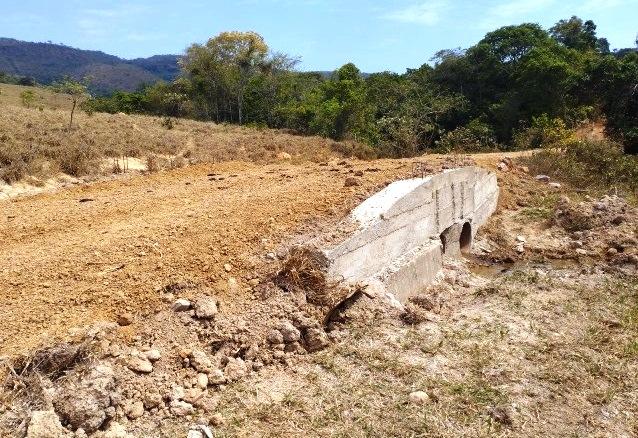 PREFEITURA DE VAZANTE CONCLUI OBRAS DE MANILHAMENTOS EM ESTRADAS RURAIS