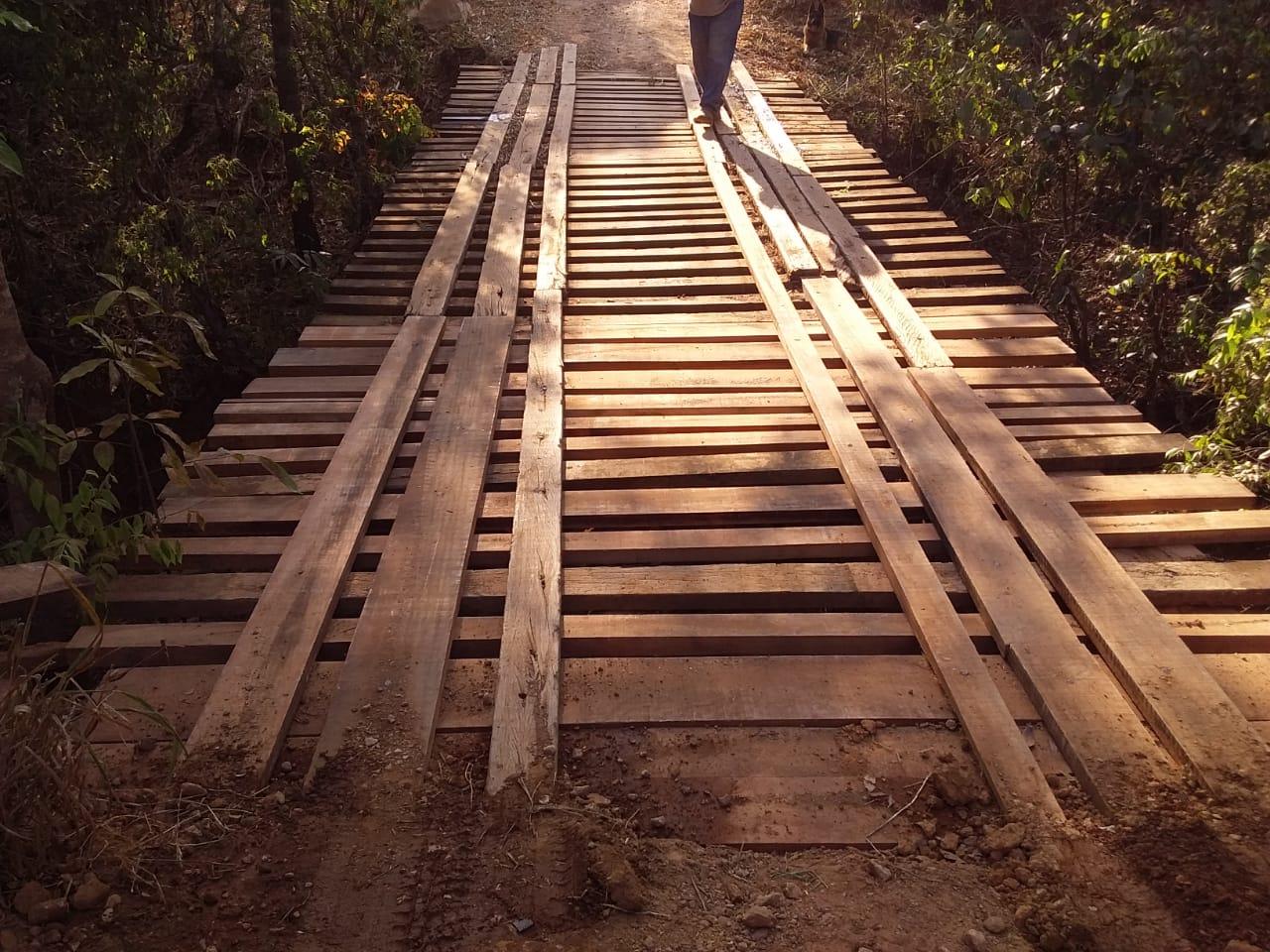 PREFEITURA DE VAZANTE CONCLUI REFORMA DE PONTE NA REGIÃO DE BARREIRINHO