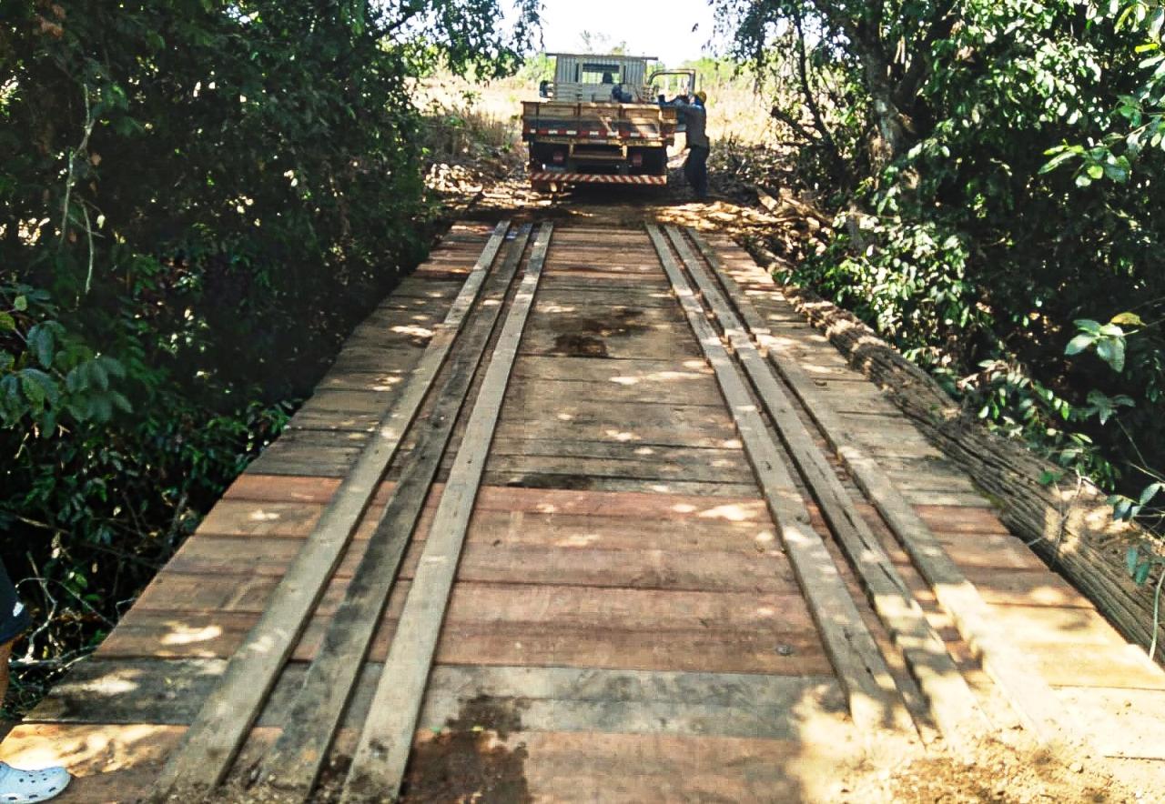 PREFEITURA DE VAZANTE CONCLUI REFORMA DE PONTE NA REGIÃO DE CAMPO ALEGRE
