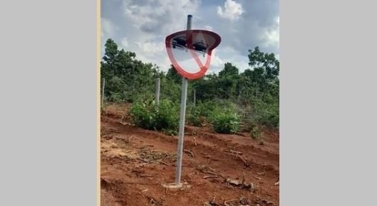 VAZANTE: VÂNDALOS DESTROEM PLACAS DE SINALIZAÇÃO NA COMUNIDADE RIACHO DE AREIA